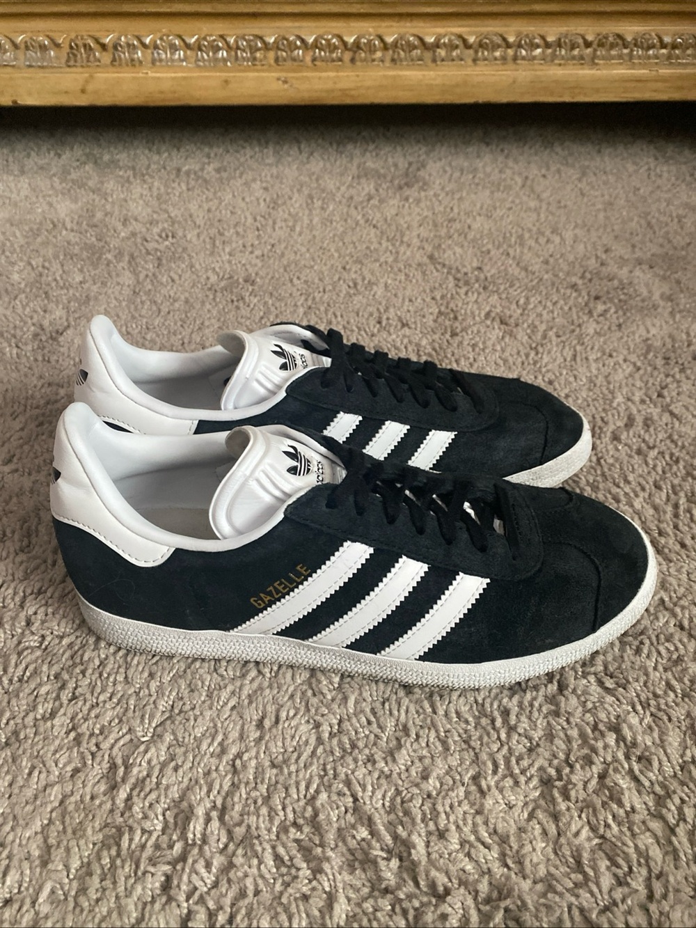 Adidas Originals Gazelle low Black Suede Sneakers with White Stripes SZ 6.5